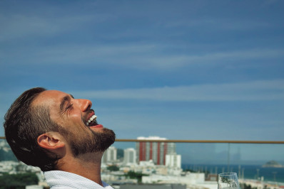Solteiro, Rafael Cardoso ocupa seu tempo com novas atividades profissionais