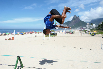 Último final de semana de verão tem temperaturas elevadas e praias cheias