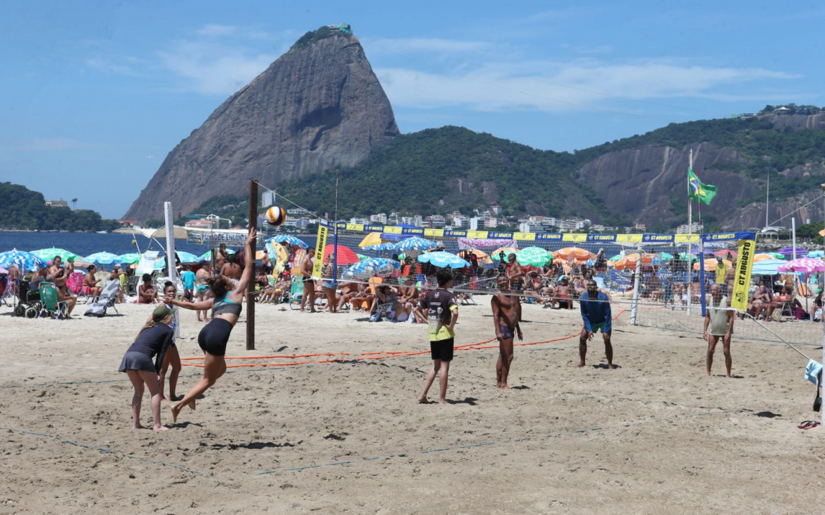 Cariocas aproveitam o último fim de semana deste verão no Aterro do Flamengo, Zona Sul do Rio