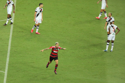 Flamengo bate novamente o Vasco e vai à final do Campeonato Carioca