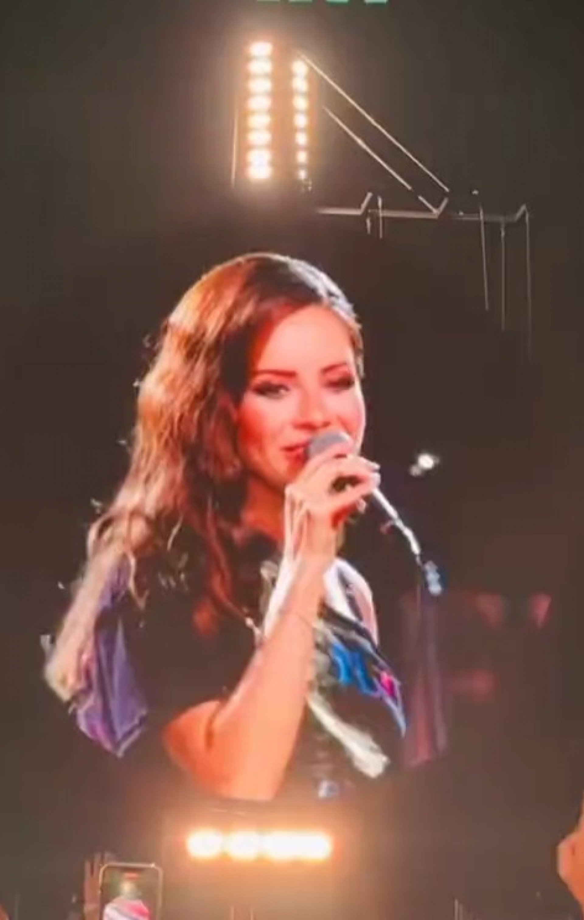 Sandy canta mais uma vez com o Coldplay - Reprodução