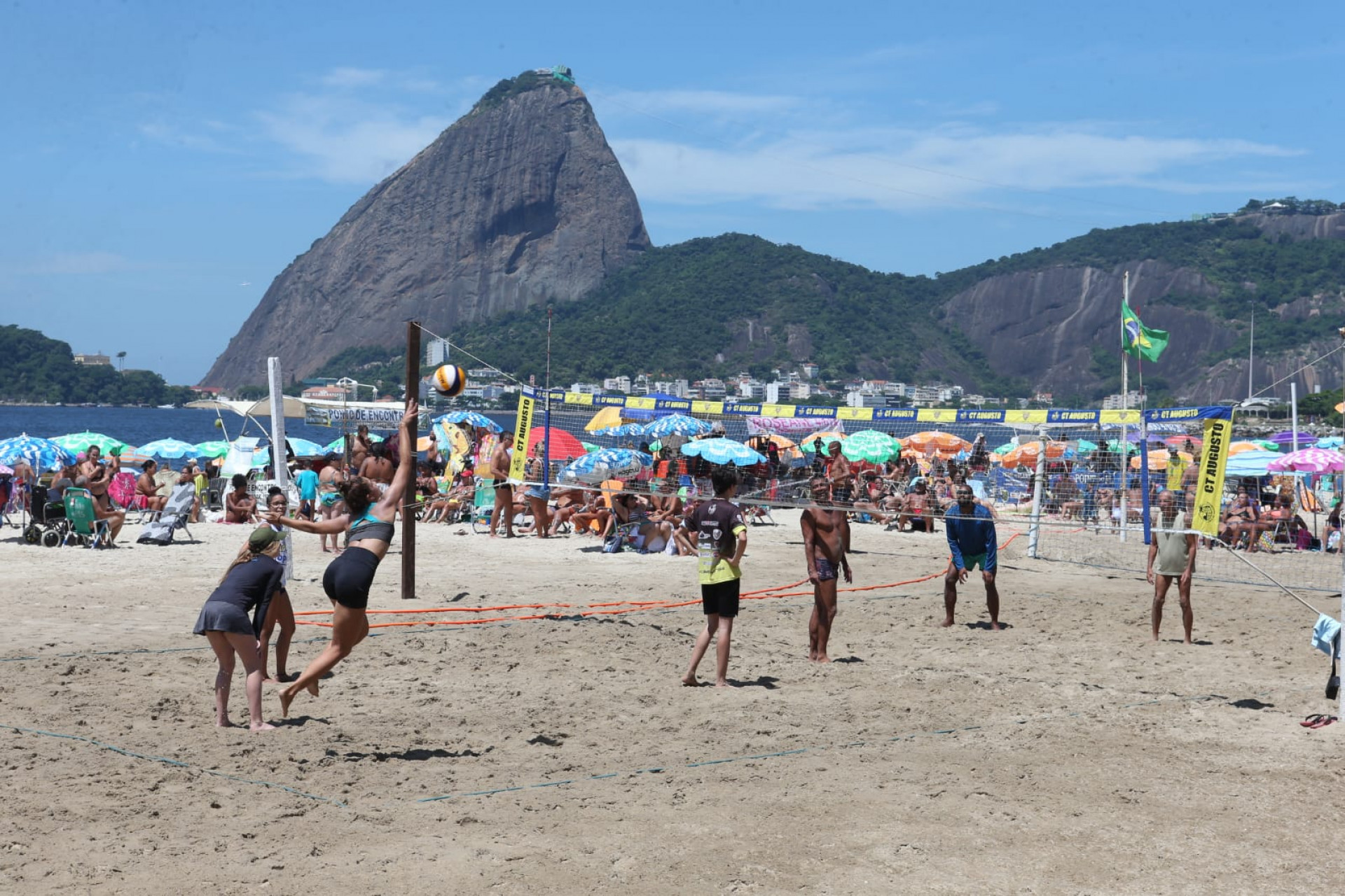 Cariocas aproveitam o último fim de semana deste verão no Aterro do Flamengo, Zona Sul do Rio - Cleber Mendes/Agência O Dia
