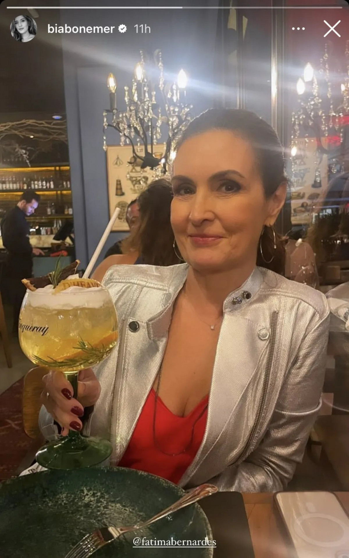 F&aacute;tima Bernardes em restaurante com a filha Bia Bonemer