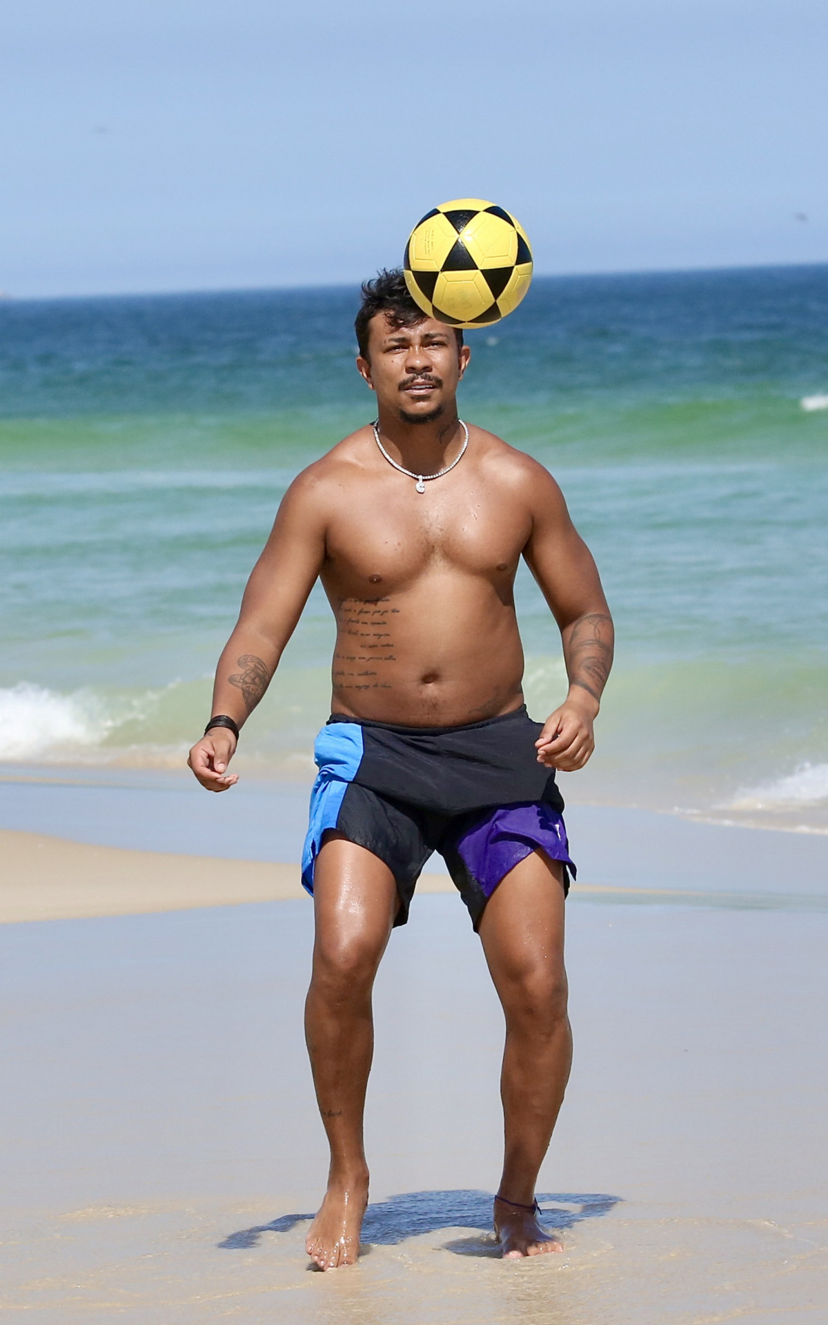 Xam&atilde; curte dia de sol na praia da Barra da Tijuca, na Zona Oeste do Rio