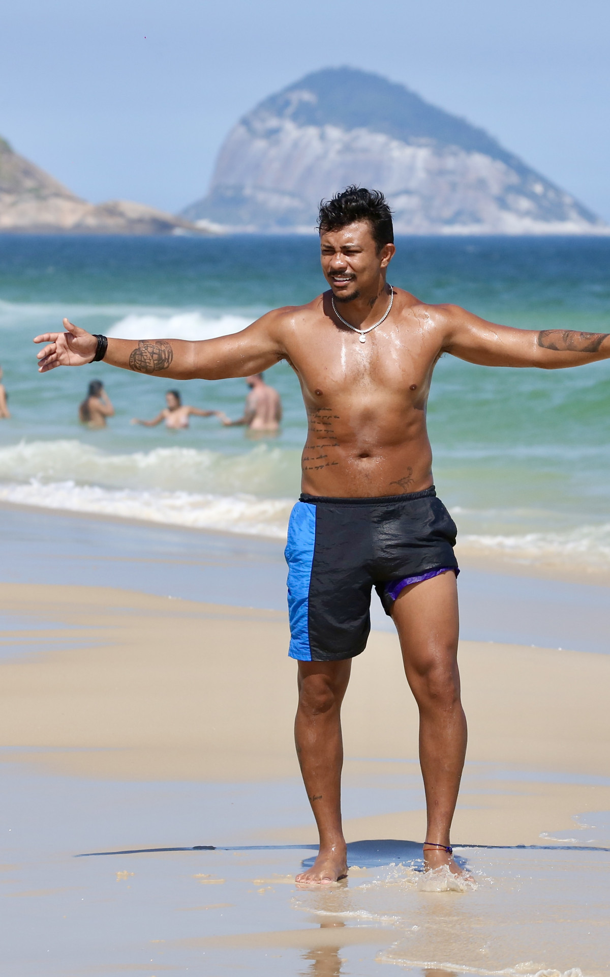 Xam&atilde; curte dia de sol na praia da Barra da Tijuca, na Zona Oeste do Rio