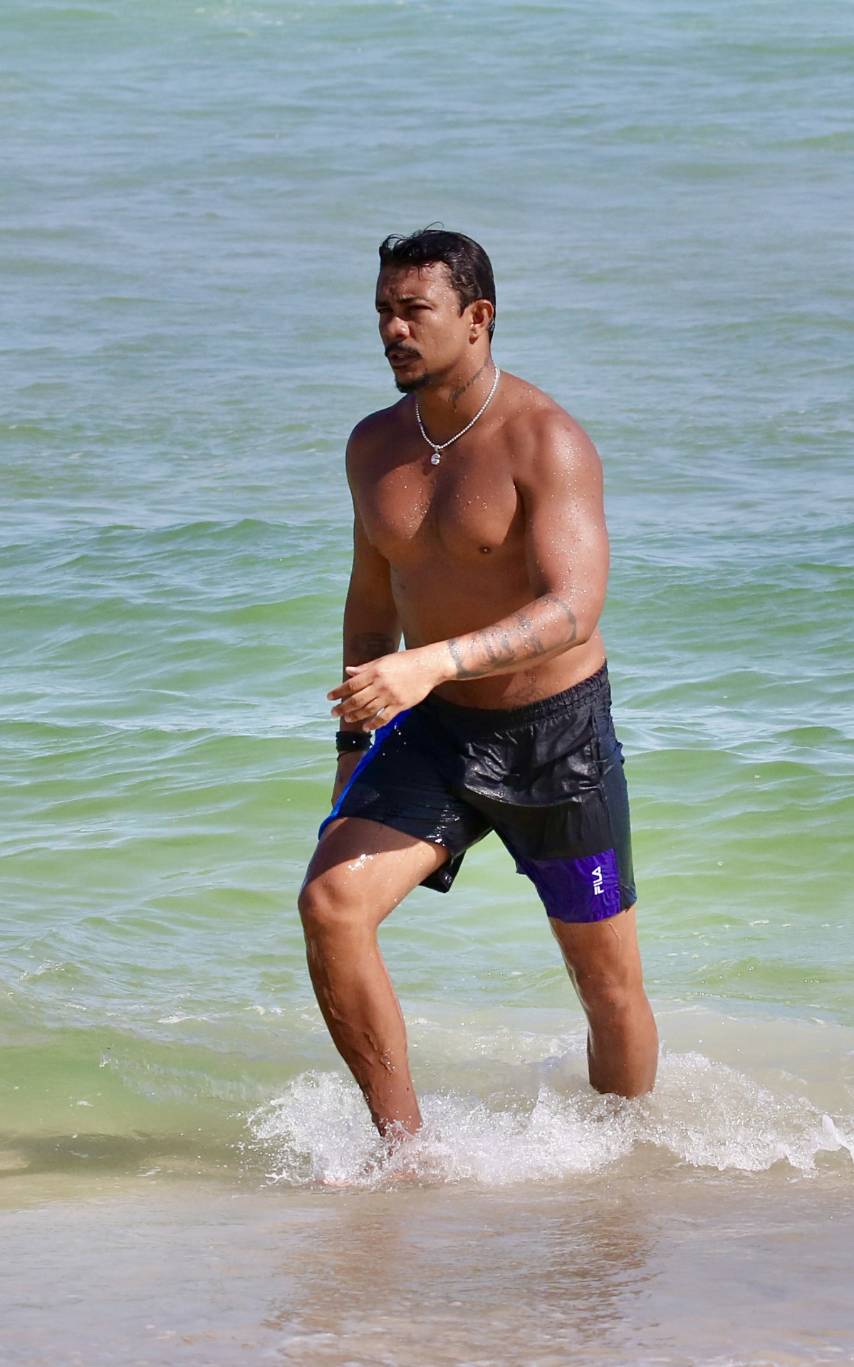 Xam&atilde; curte dia de sol na praia da Barra da Tijuca, na Zona Oeste do Rio