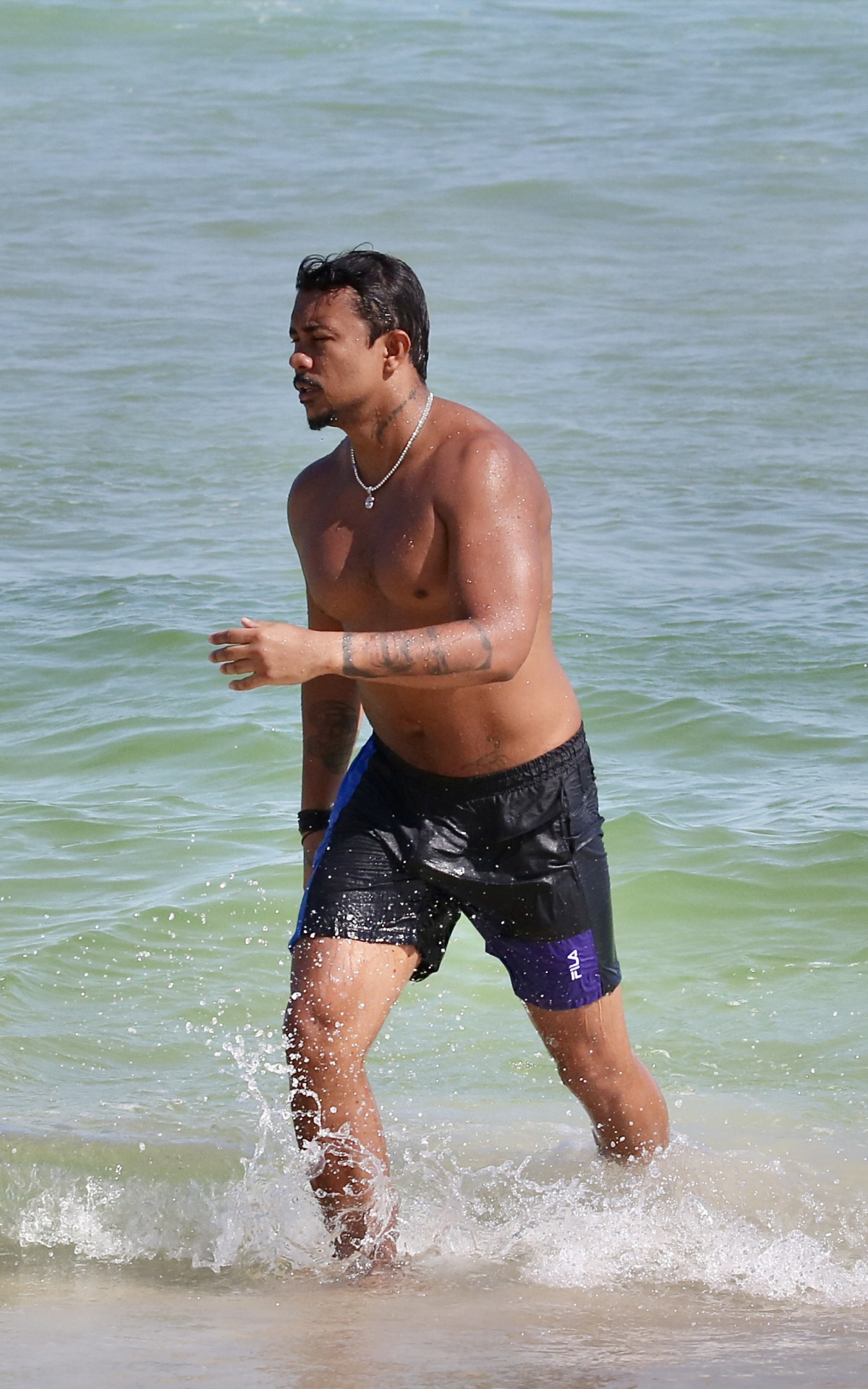 Xam&atilde; curte dia de sol na praia da Barra da Tijuca, na Zona Oeste do Rio