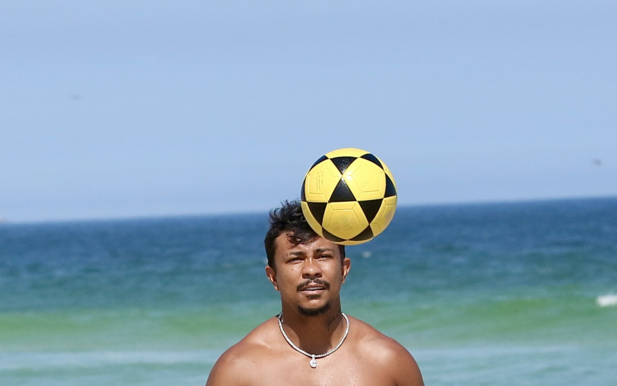 Xam&atilde; curte dia de sol na praia da Barra da Tijuca, na Zona Oeste do Rio