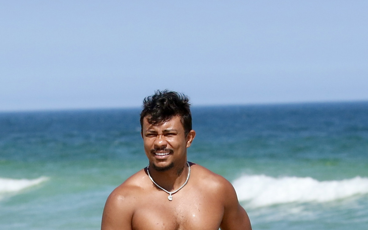 Xam&atilde; curte dia de sol na praia da Barra da Tijuca, na Zona Oeste do Rio