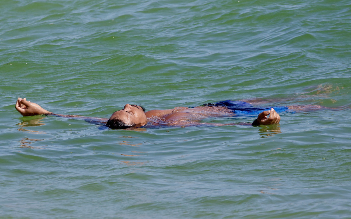 Xam&atilde; curte dia de sol na praia da Barra da Tijuca, na Zona Oeste do Rio