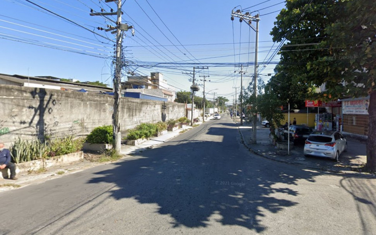 Troca de tiros aconteceu em um dos acessos à comunidade das Cinco Bocas, em Brás de Pina, na Zona Norte