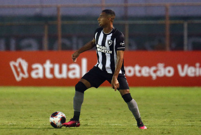 Fundamentais em 2022, pontas preocupam o Botafogo no início da temporada