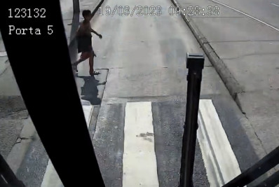 Mulher é atropelada por BRT, ao atravessar pista exclusiva do veículo