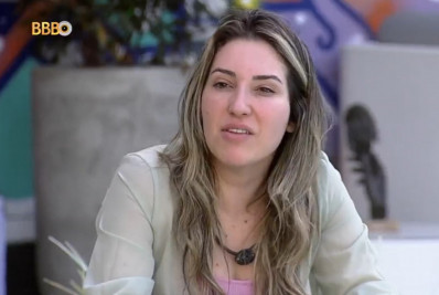 Bruna diz que toalha de Amanda tem 'cheiro de caixa de areia'