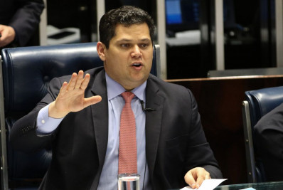 Lira mede forças com Alcolumbre para segurar mandatos de aliados