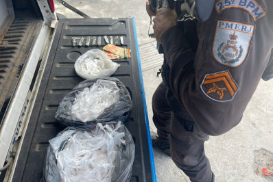 Dupla é flagrada com drogas em Cabo Frio