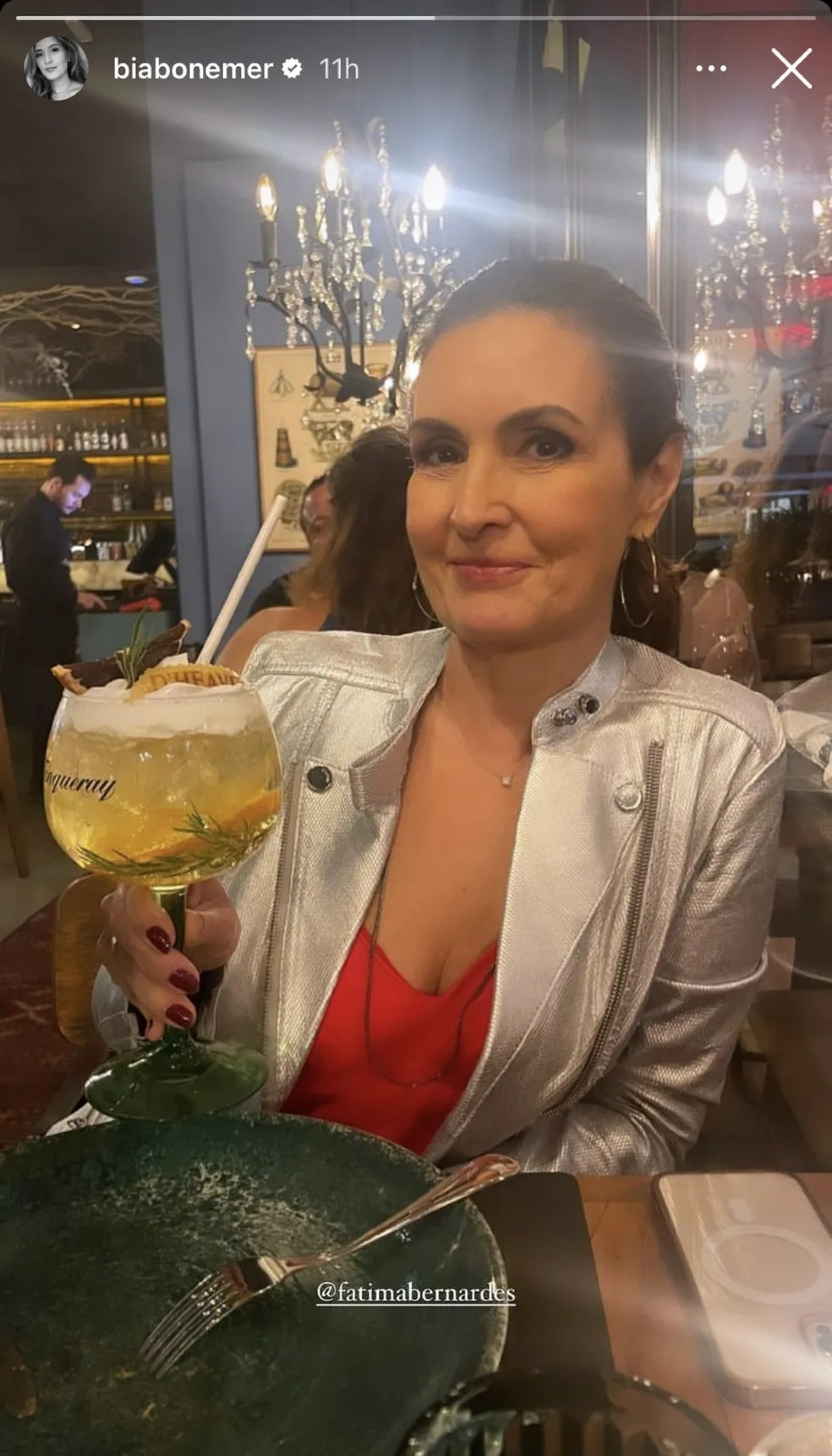 Fátima Bernardes em restaurante com a filha Bia Bonemer - Reprodução Internet