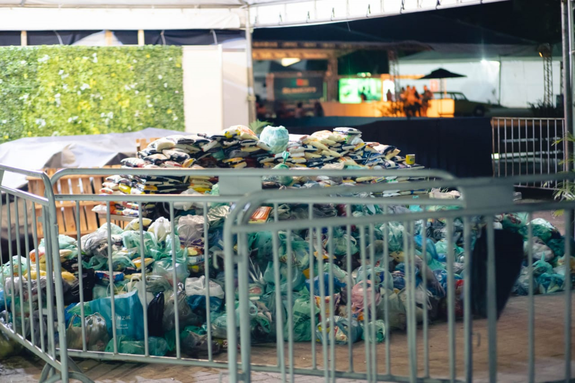 Parte dos alimentados arrecadados na edi&ccedil;&atilde;o passada do Festival de Covers - Divulga&ccedil;&atilde;o/Davi Resende 