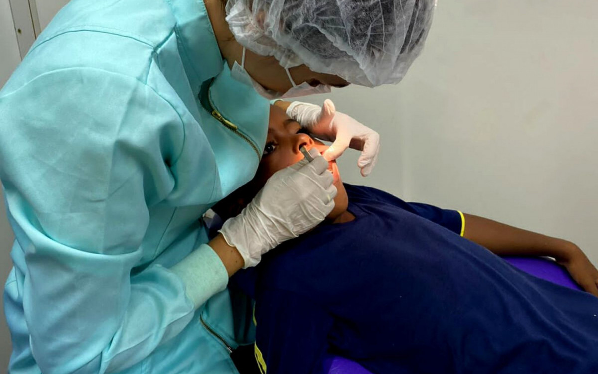 A ação integrada contou com aferição de pressão e glicemia, teste rápido de Infecções Sexualmente Transmissíveis (IST), dentista móvel e atualização da caderneta de vacinação das crianças - Divulgação