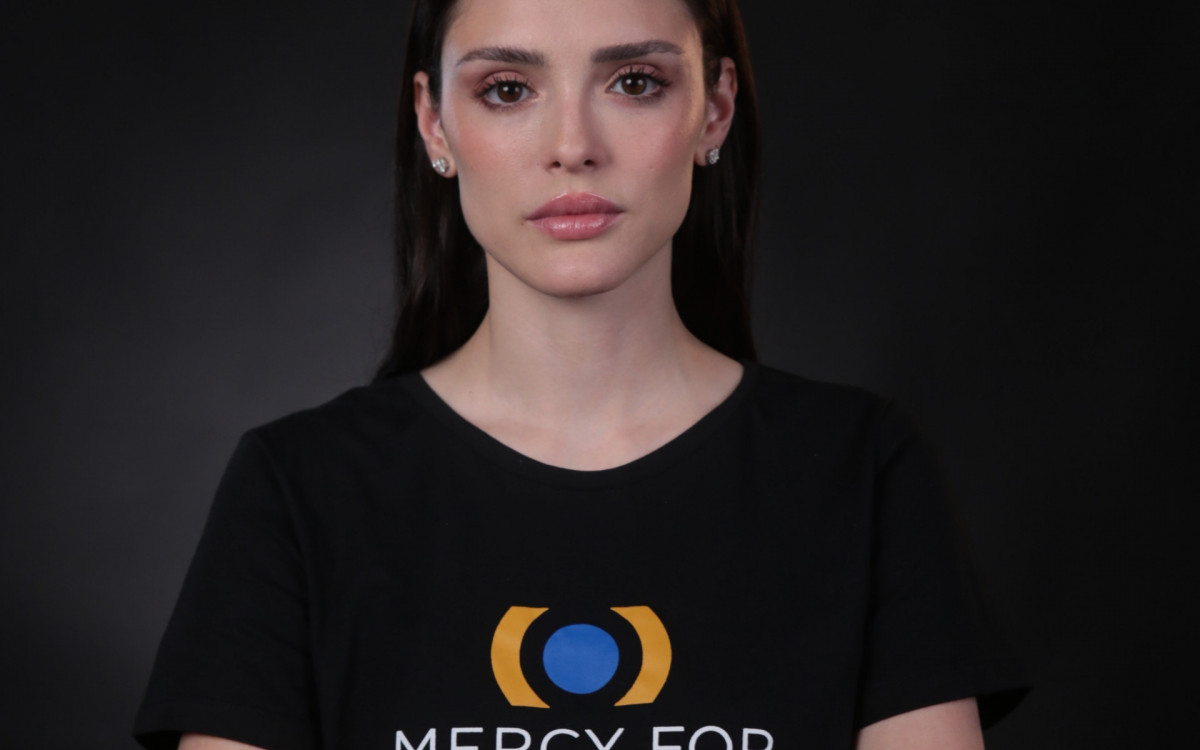 Isabelle Drummond em ação contra abate cruel de animais - foto de divulgação