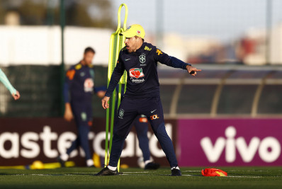 Ramon esboça escalação do Brasil em primeiro treino completo com os convocados