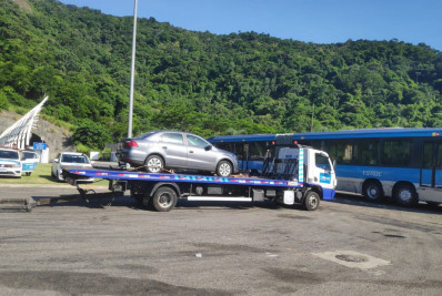 Seop reboca nove e multa 130 veículos por trafegar na pista exclusiva do BRT Transoeste