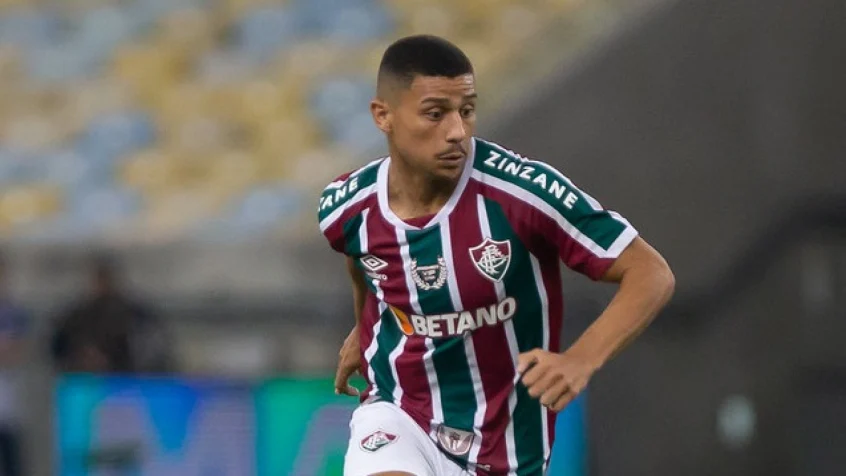 André confirma propostas do futebol inglês e cita motivos para ficar no Fluminense