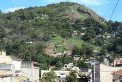 Moradores do Morro do Dezoito relatam intensa troca de tiros