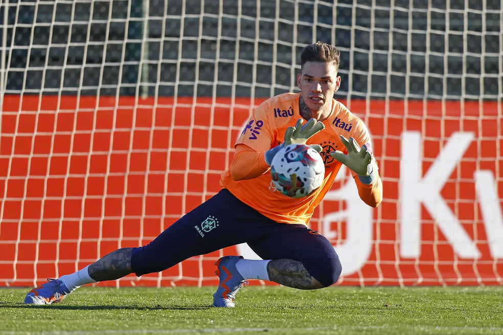 Ederson é um dos 3 finalistas ao prêmio de melhor goleiro da Fifa 2023 -  Jornal da Cidade