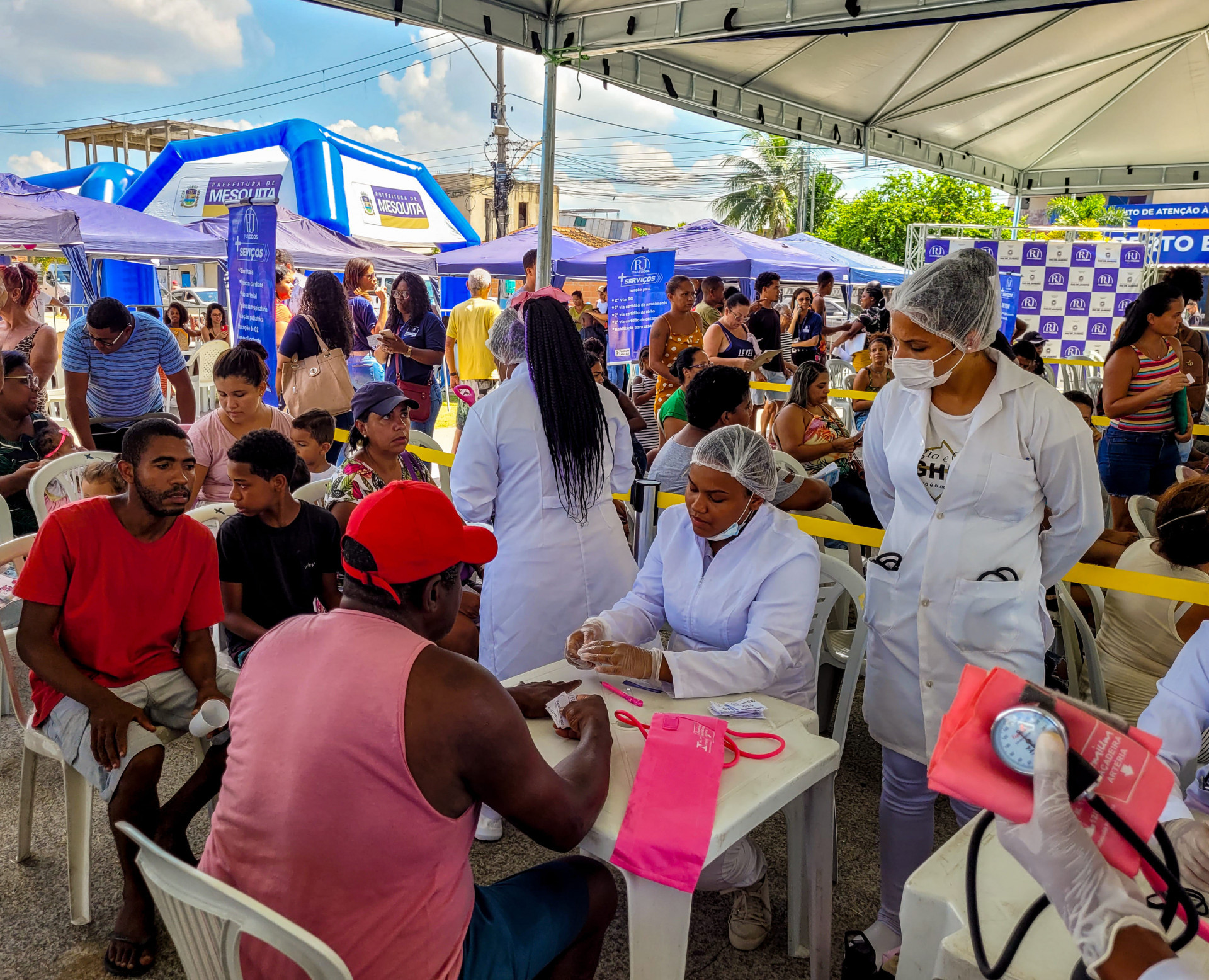 Mais de 600 atendimentos em a&ccedil;&atilde;o do programa RJ Para Todos + Servi&ccedil;os - CAMILA CAMPOS
