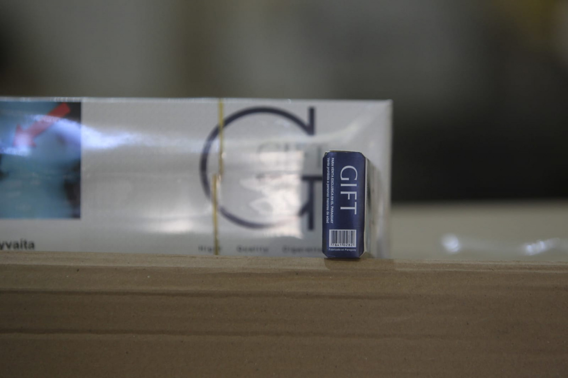 Cigarros produzidos na fábrica clandestina são da marca Gift, que têm a comercialização proibida pela Anvisa e Receita Federal - Reginaldo Pimenta/Agência O Dia