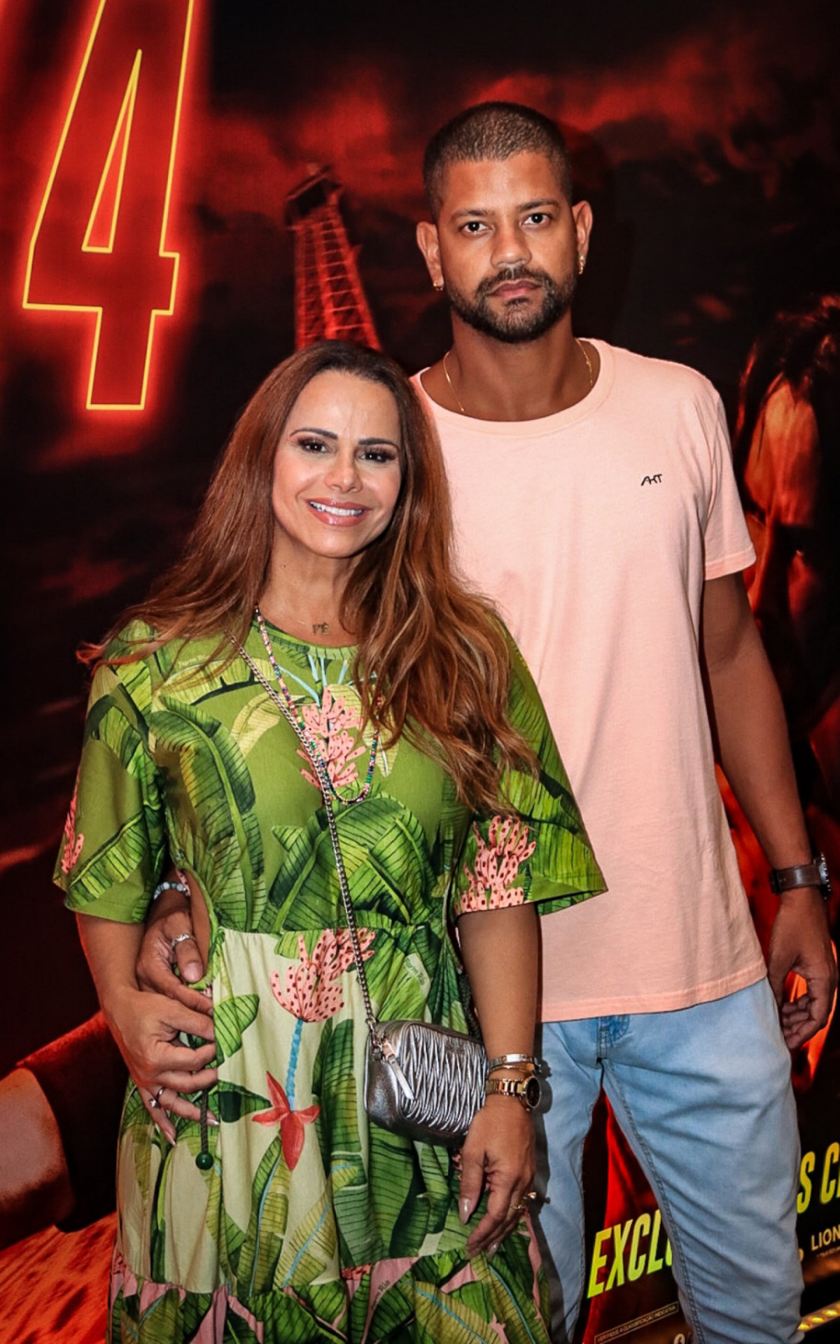 Viviane Ara&uacute;jo e o marido, Guilherme Milit&atilde;o, conferem a pr&eacute;-estreia de 'John Wick 4' em um cinema do Leblon, na Zona Sul do Rio, na noite desta ter&ccedil;a-feira