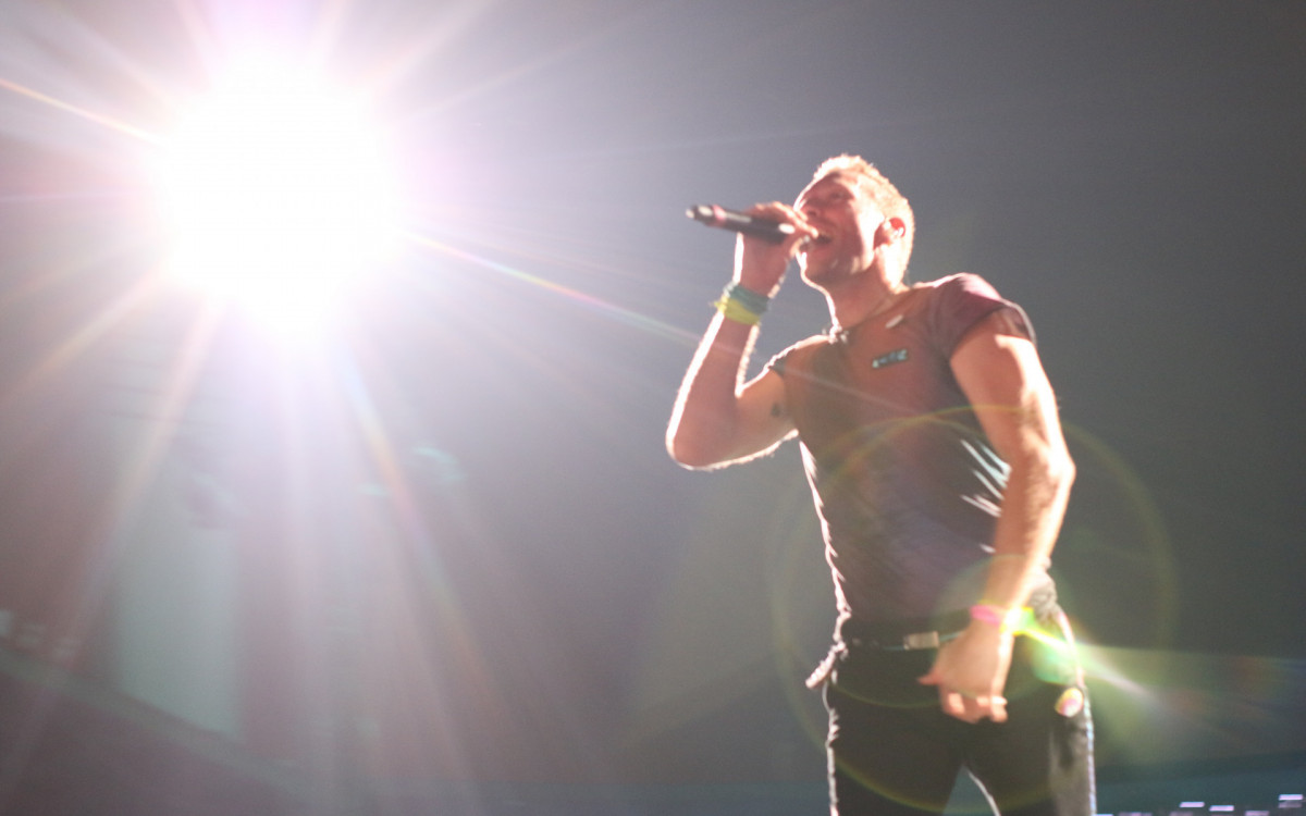 Coldplay no estádio Major Couto Pereira,  apresentou seu álbum Music of the Spheres entre outros sucessos. Tirou o público do chão, perto de 45 mil pessoas, nesta terça-feira (21), em Curitiba. - GISELE PIMENTA/ Agência O Dia