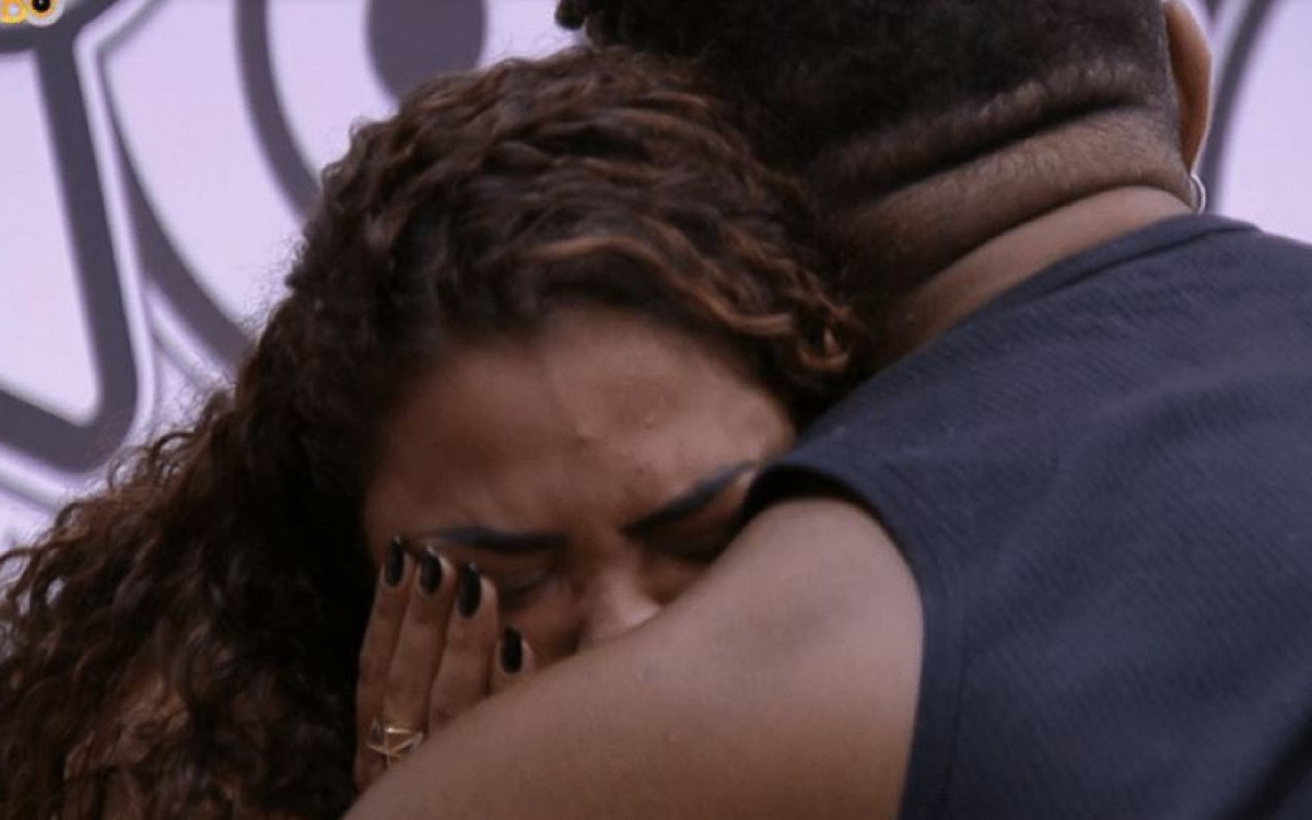 Paula chorou ao desabafar sobre racismo