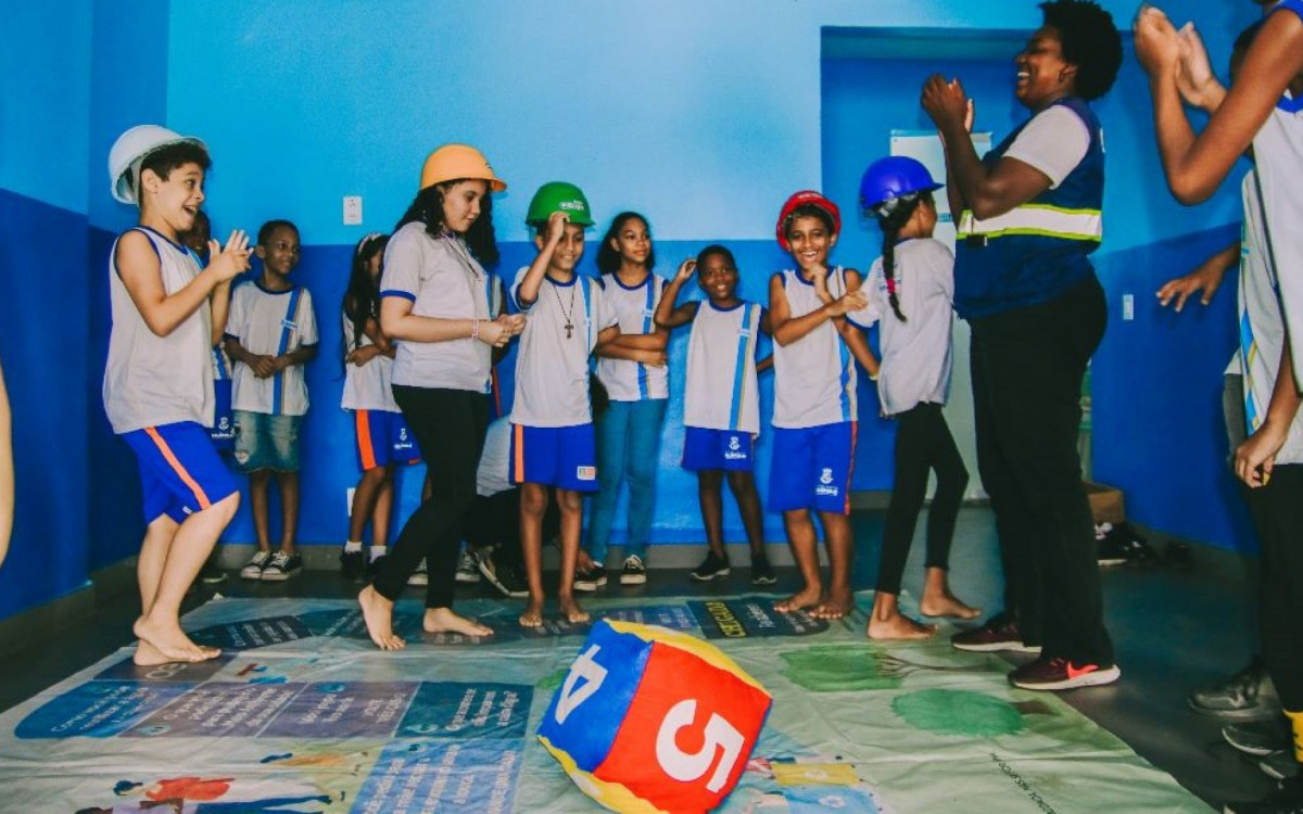 As crian&ccedil;as tiveram uma palestra sobre todo o processo operacional da &Aacute;guas do Rio, que realiza a distribui&ccedil;&atilde;o de &aacute;gua para mais de 106 mil moradores no munic&iacute;pio