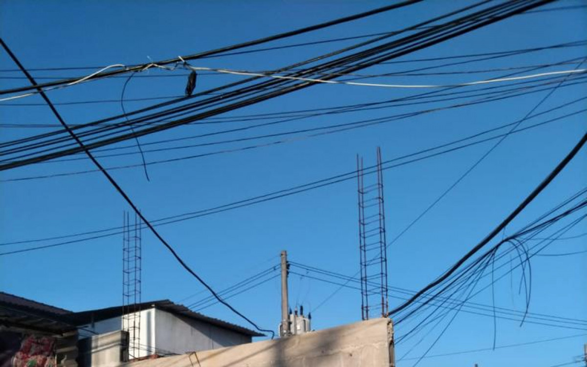 Muros, constru&iacute;dos de forma irregular, foram demolidos em uma opera&ccedil;&atilde;o conjunta da Prefeitura do Rio