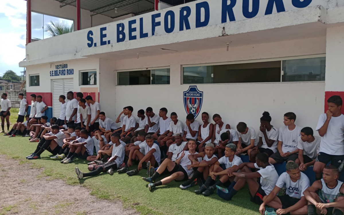 Adolescentes selecionados por novo time de futebol de Belford Roxo superam  dramas para jogar - Rio - Extra Online