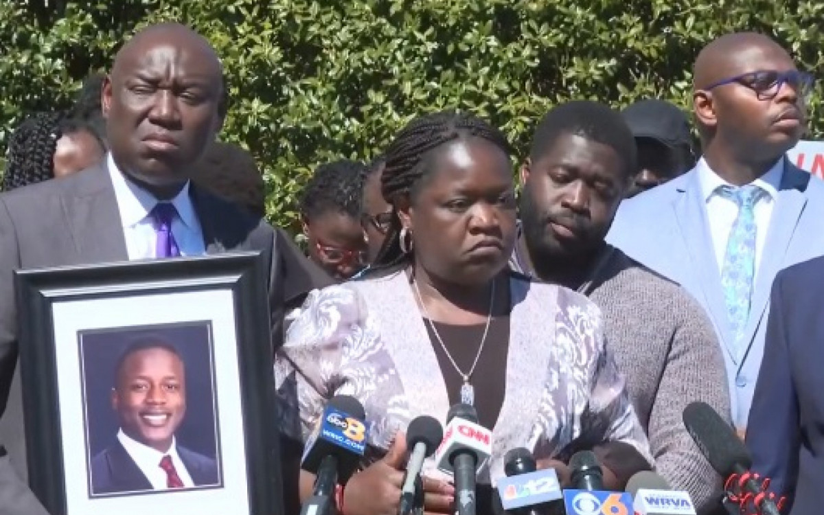 M&atilde;e discursa ap&oacute;s a morte do filho