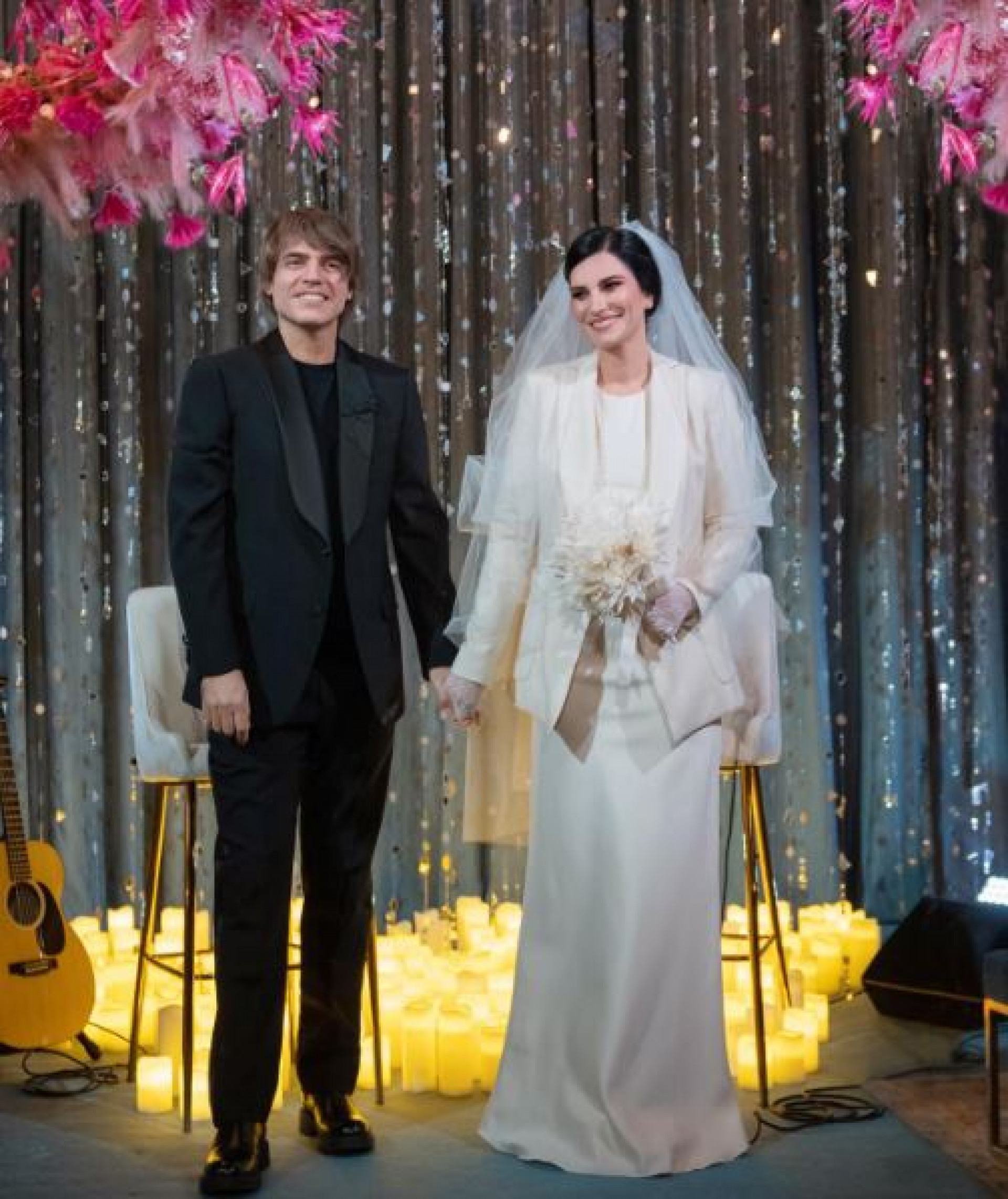 Cantora precisou adiar o casamento por duas vezes até chegar ao grande dia - Wendril