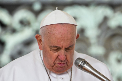 Papa está com infecção respiratória e ficará internado por 'vários dias', afirma Vaticano