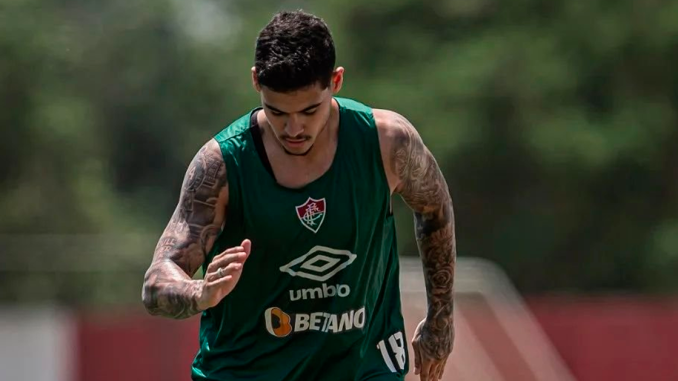 Zagueiro do Fluminense tem dificuldades para retornar à plena forma física