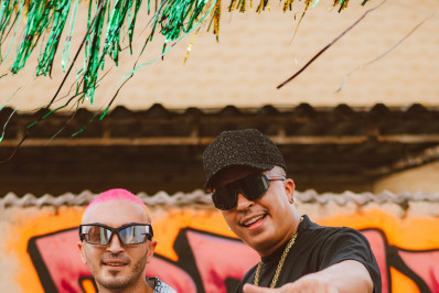 Após tocar em shows de Anitta, DJ Felipe Mar lança single e concurso cultural