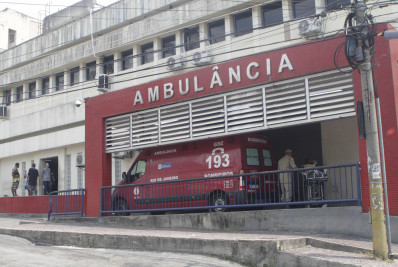 Policial penal é baleado ao entrar por engano em comunidade na Zona Norte