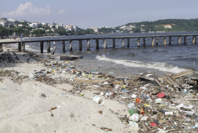 Inea libera entrada de banhistas na Praia da Bica e no Flamengo, mas não recomenda Leblon