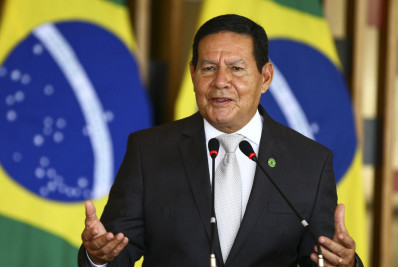 Mourão defende Moro e diz que Lula está 'f... o país'