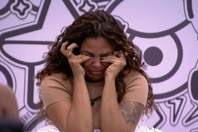 Paula chora na 'Casa do Reencontro' após discussão sobre racismo 