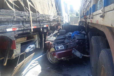 Motorista que teve carro espremido entre dois caminhões é transferido para Porto Real