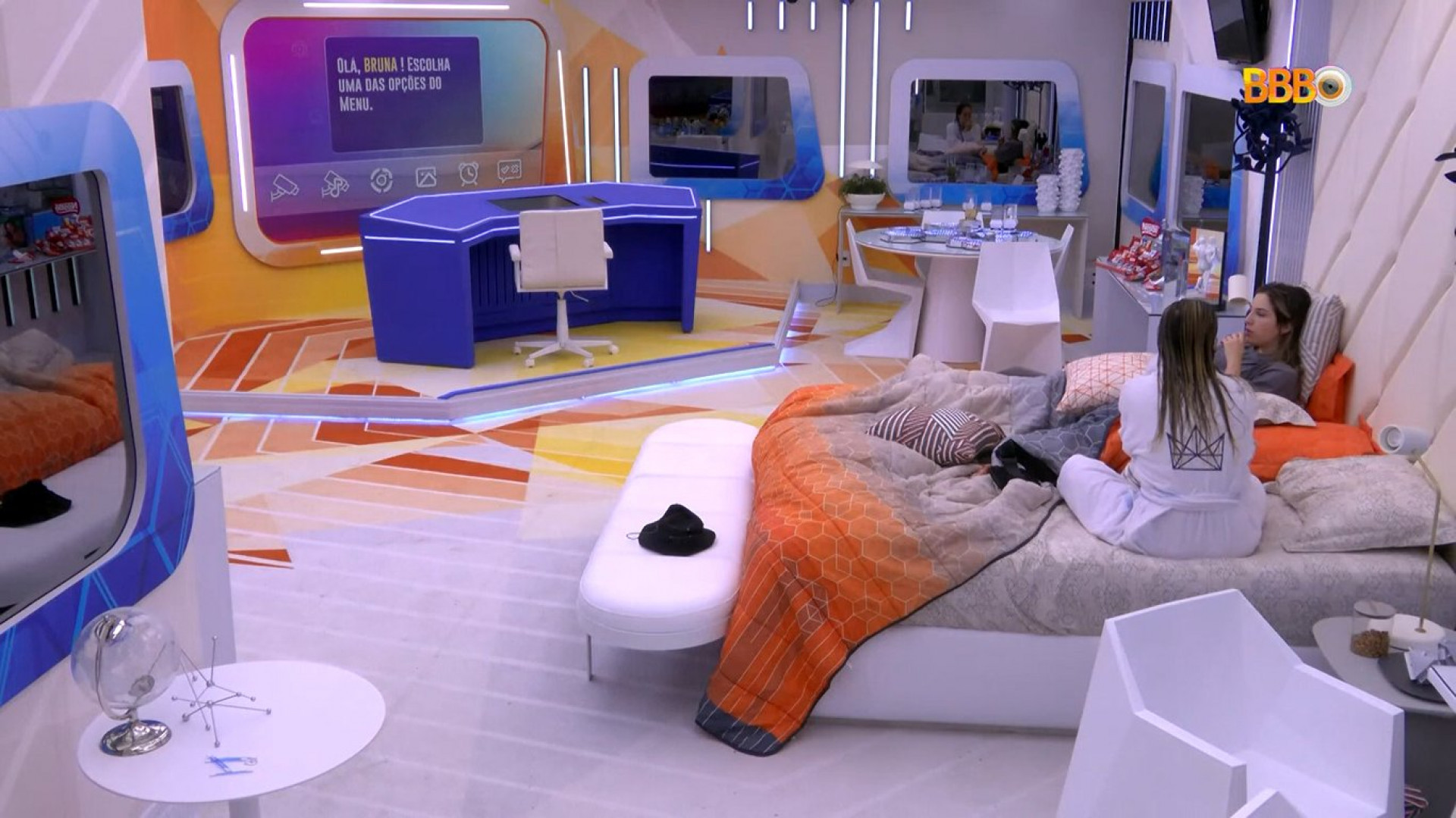 Bruna e Amanda assistiram aos participantes do quarto do líder - Reprodução