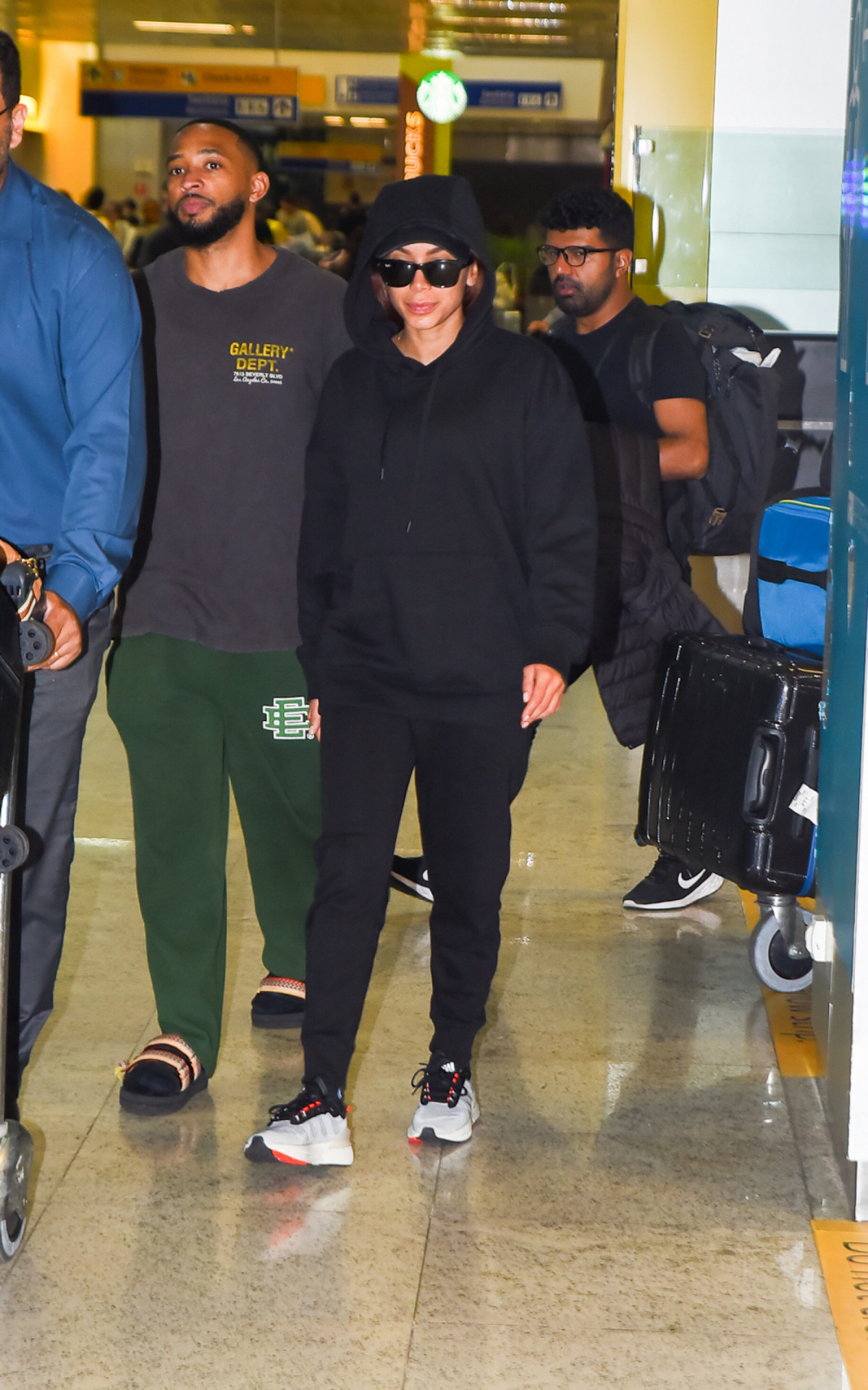 Anitta desembarca no Aeroporto de Guarulhos, em S&atilde;o Paulo, na manh&atilde; desta quinta-feira