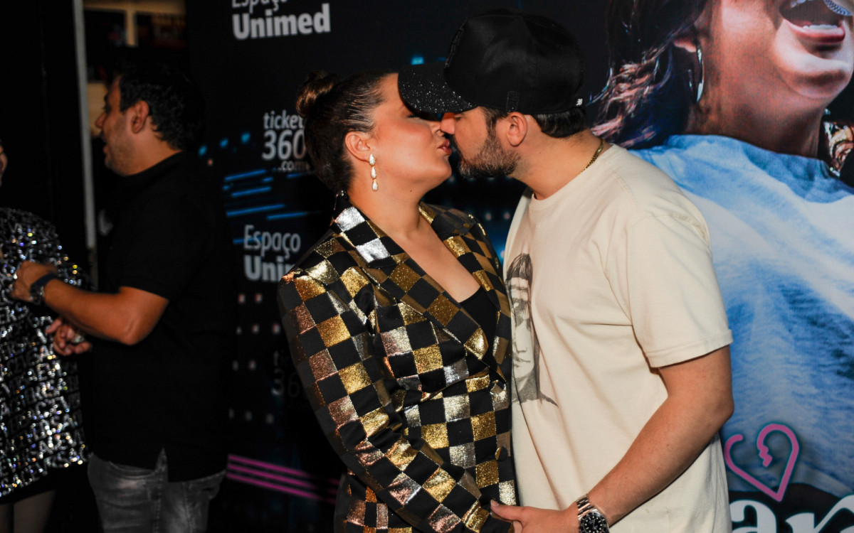 Maiara e Fernando prestigiam grava&ccedil;&atilde;o de DVD da cantora Mari Fernandez